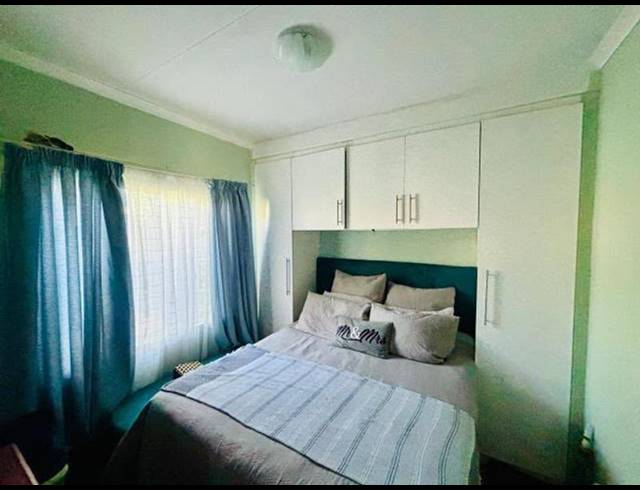 1 BEDROOM PROPERTY TO RENT IN RANDBURG CENTRAL